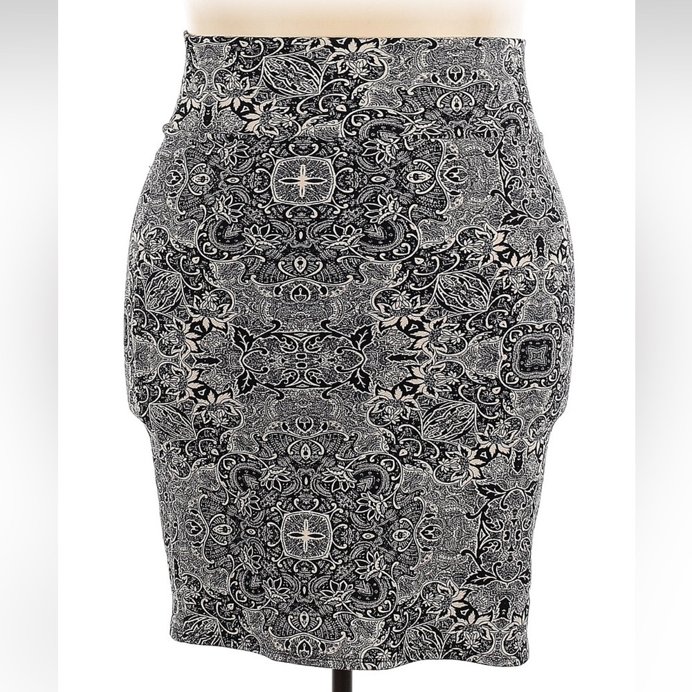 LuLaRoe Grey Cream Black Cassie Pencil Skirt Boho Print Stretchy Plus Size 3X